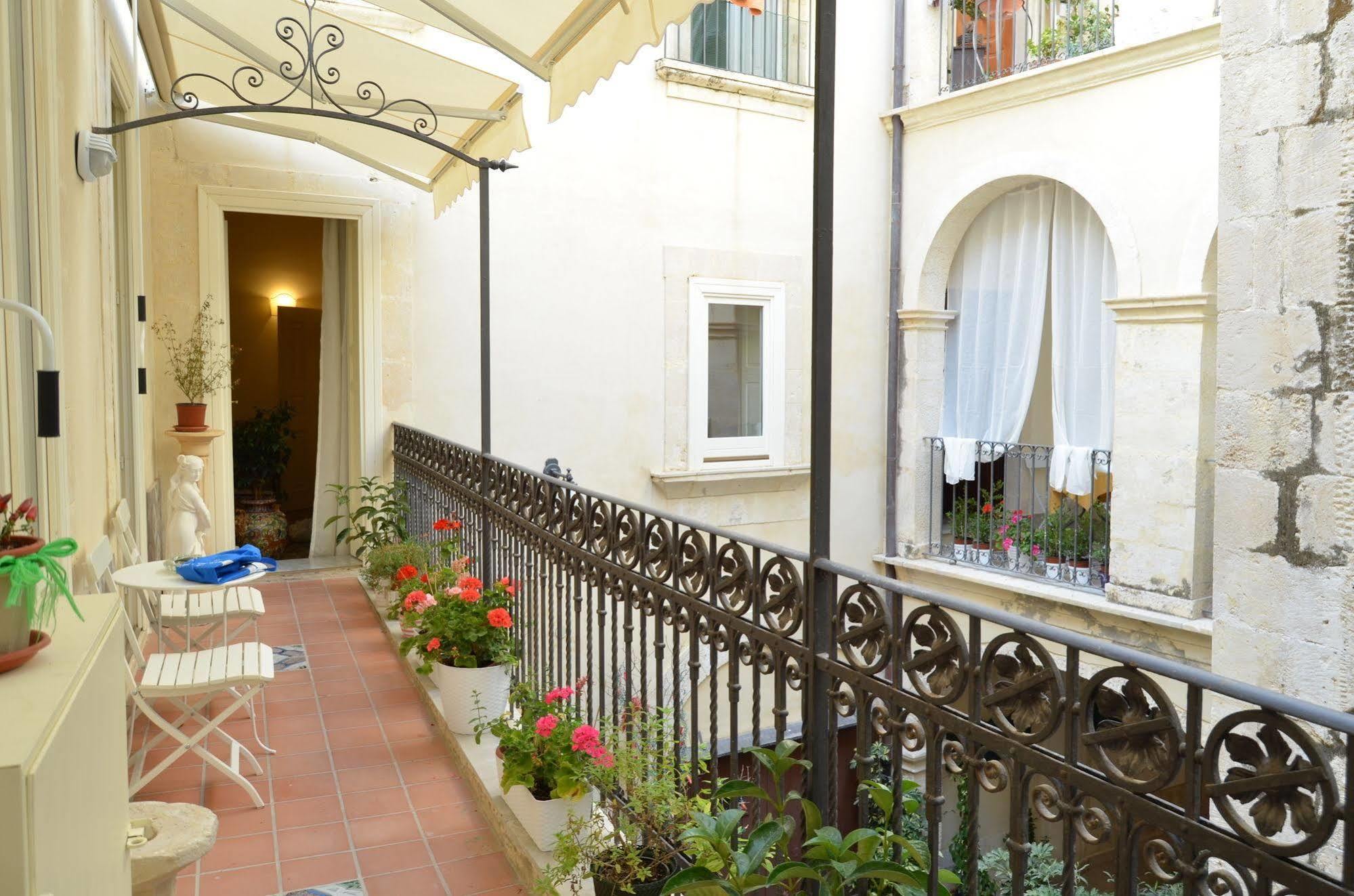 B&B Casa D'Alleri Syracuse Exterior photo